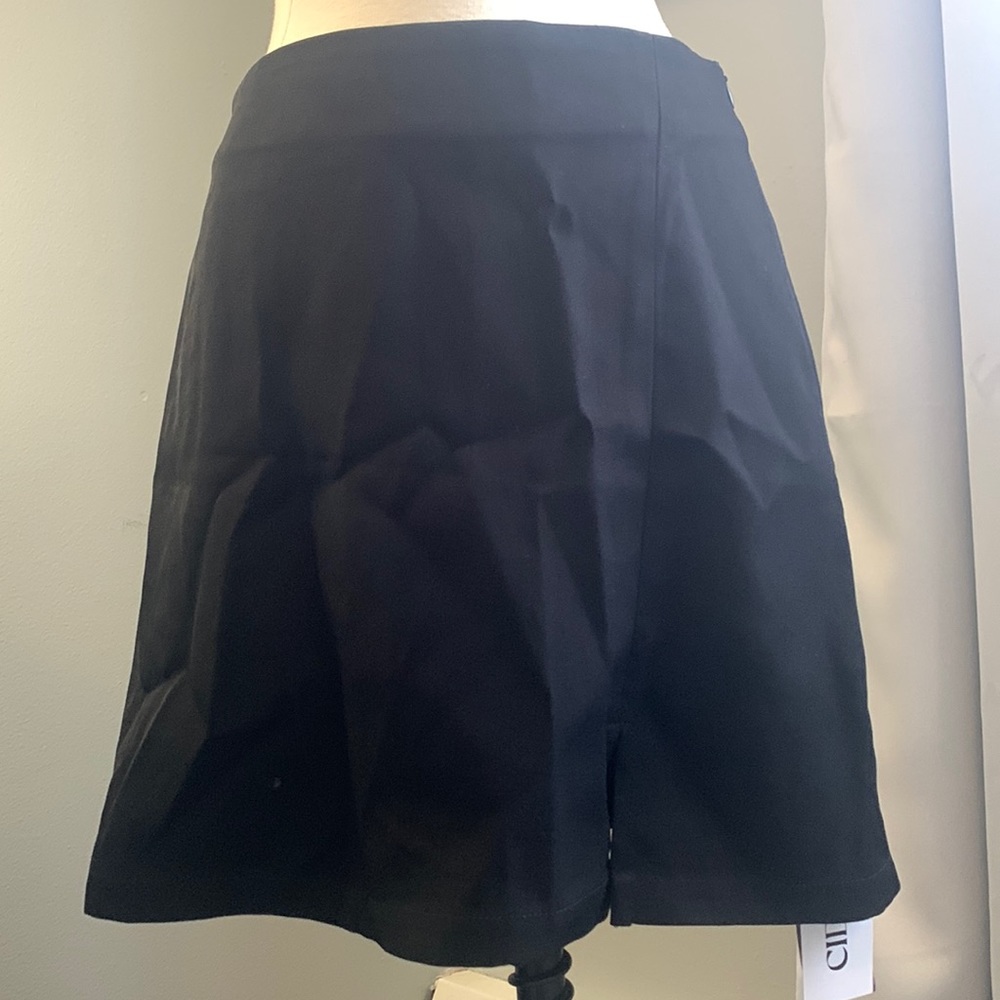 Shorter black skirt